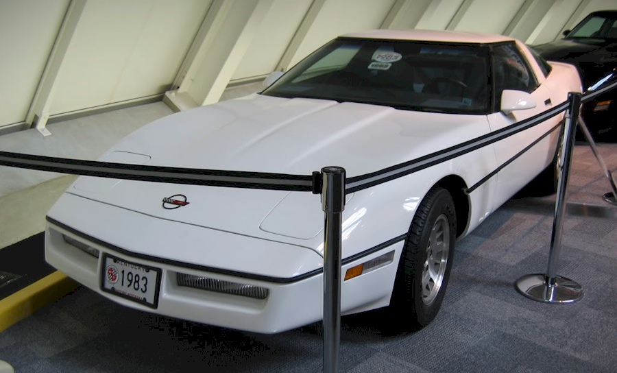 1983 yılında Corvette üretildi mi ?
