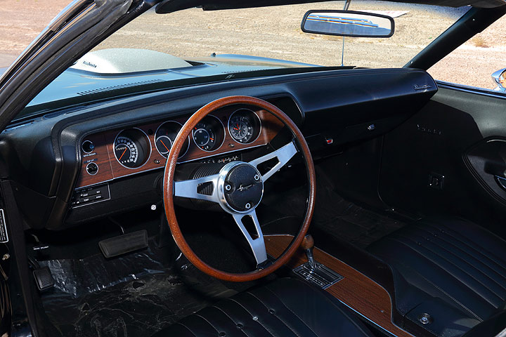 plymouth-hemi-cuda-convertible-mecum-interior