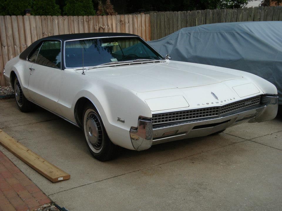 1967 OLDSMOBILE TORONADO 2