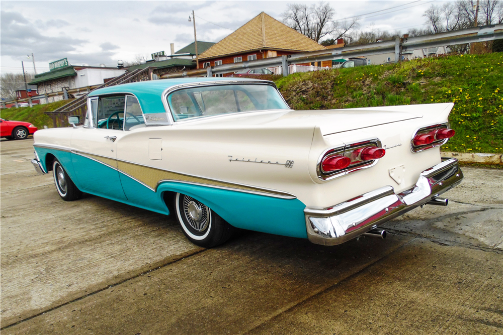 1958 FORD FAIRLANE 500 SKYLINER 2