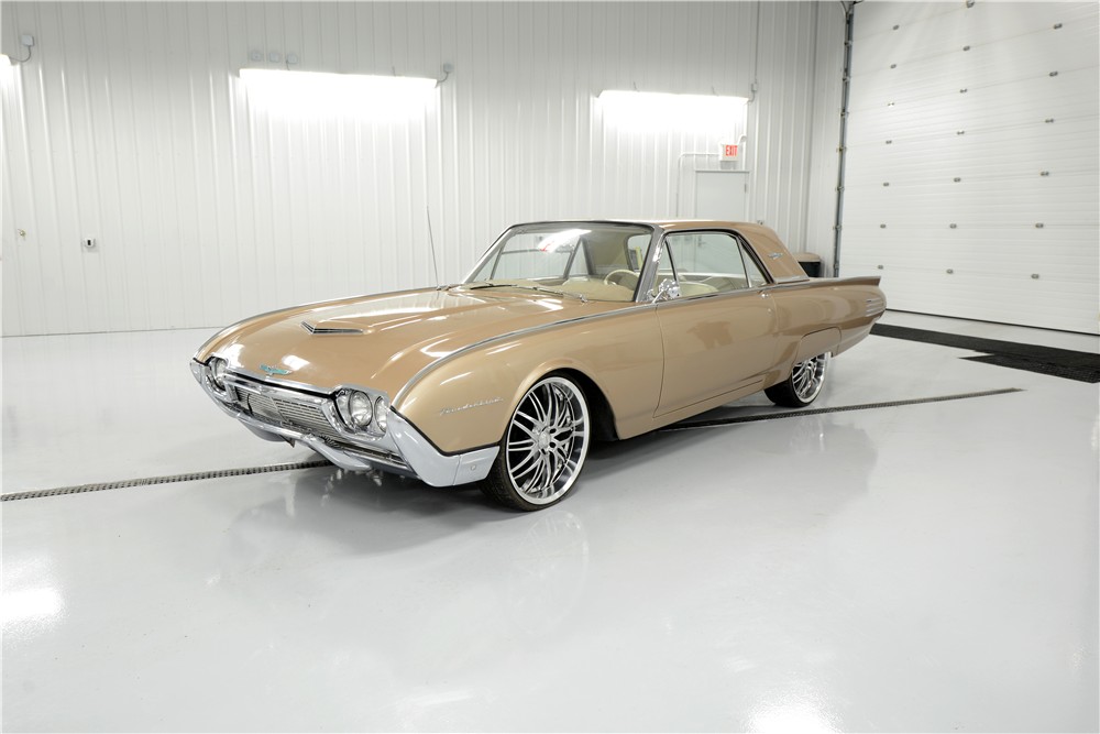 1961_ford_thunderbird_1