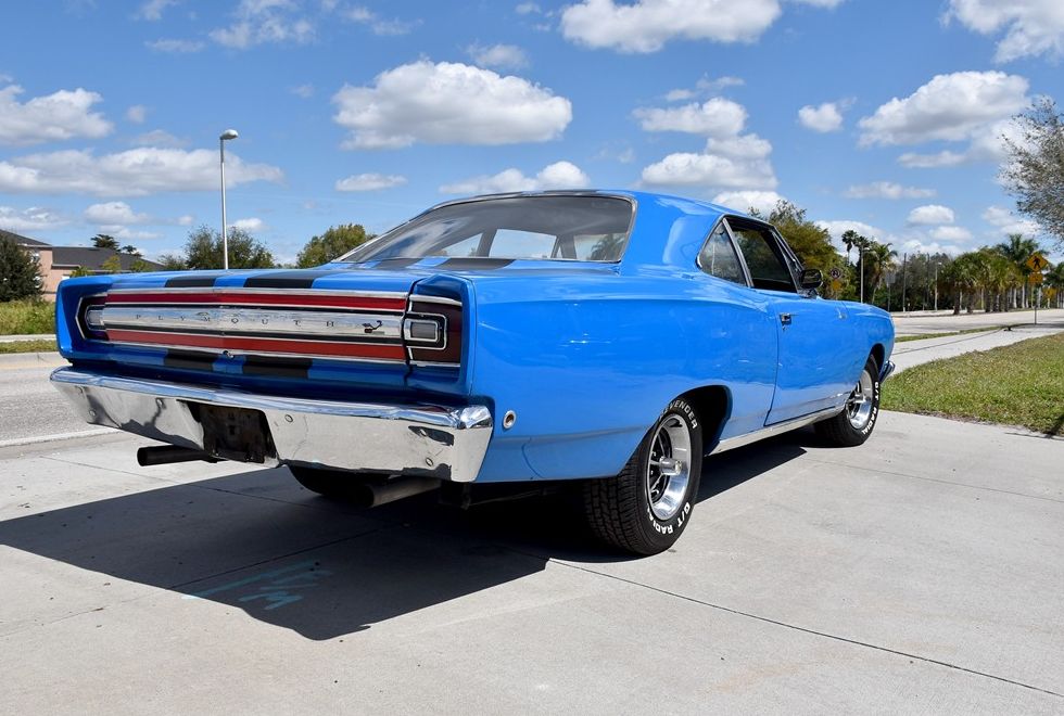 1968_plymouth_road_runner_2